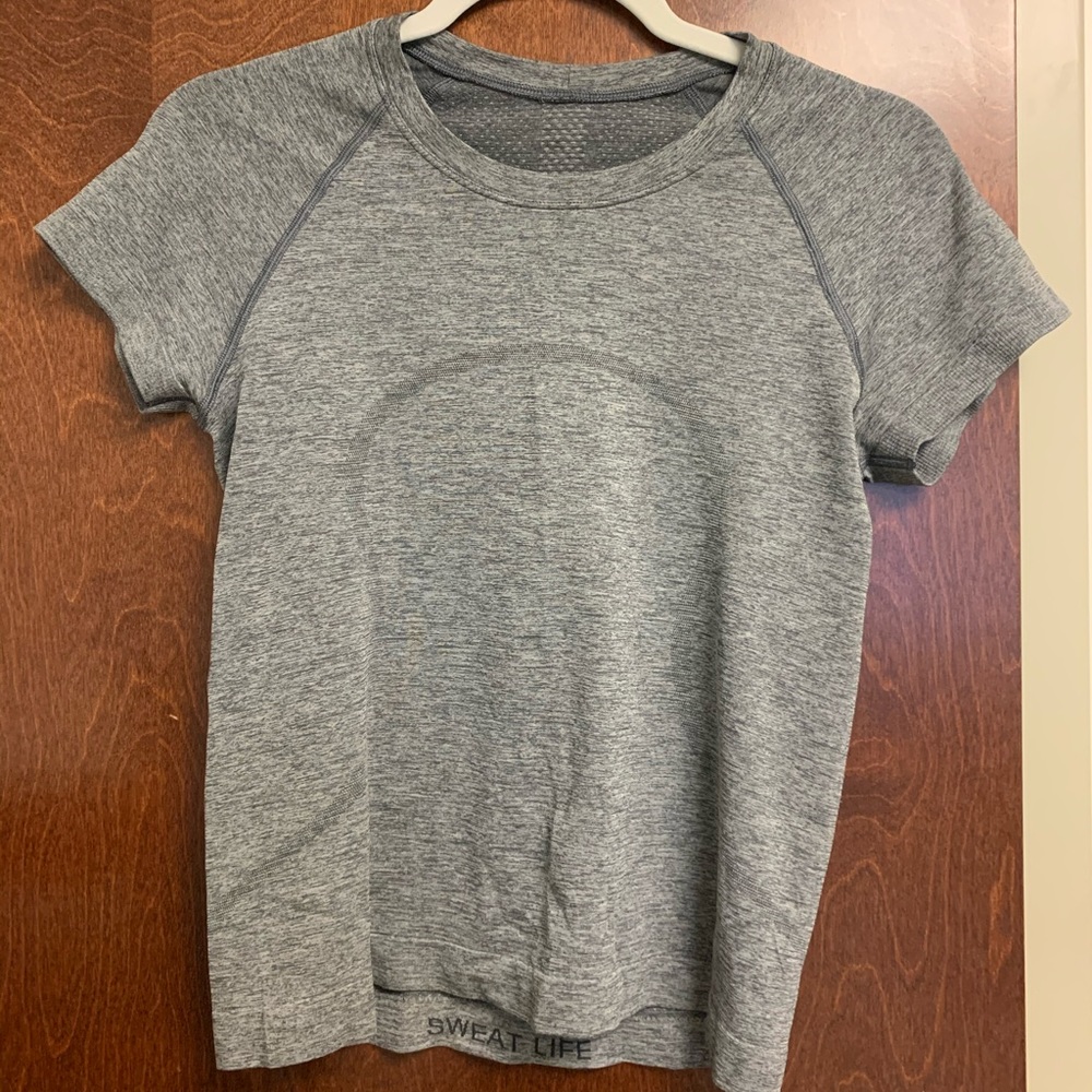 Lululemon size 6 Swiftly Tech Short Sleeve
